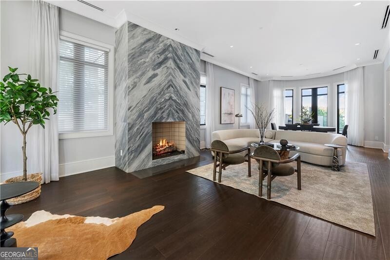 3376 Peachtree RD 1
