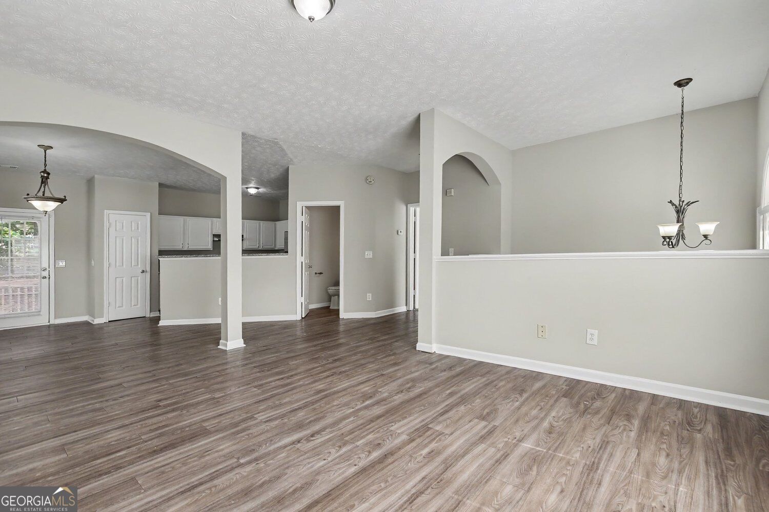 4102 Robin CIR