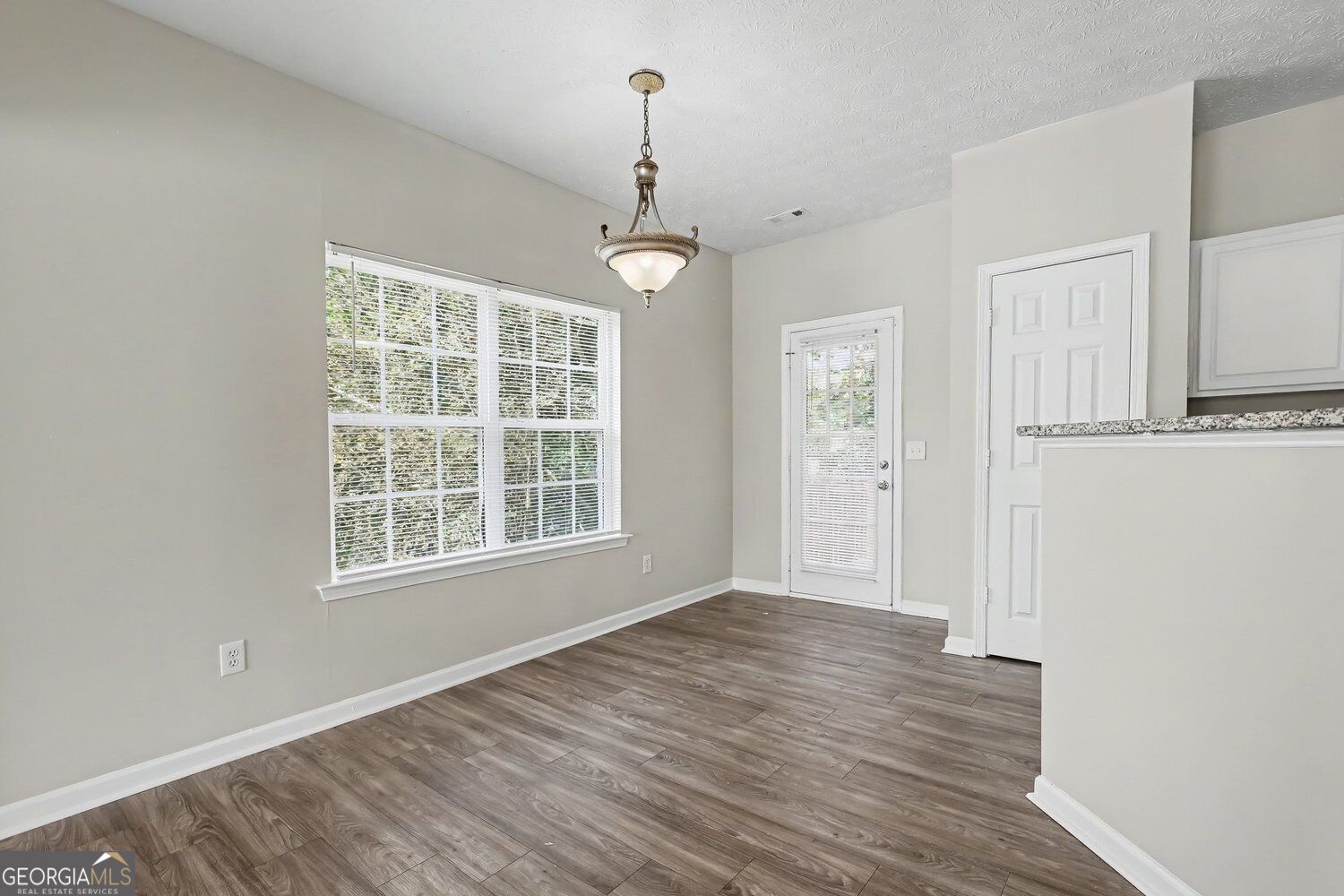 4102 Robin CIR
