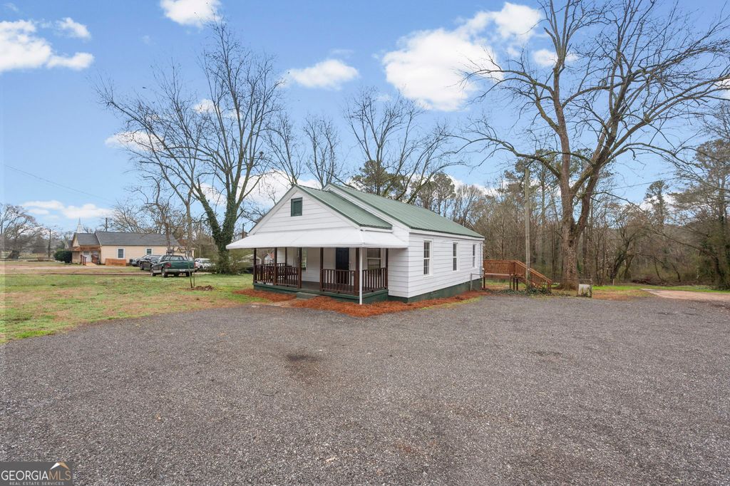 Photo of 802 E McIntosh Road, Griffin, GA 30223 (MLS # 10701679)