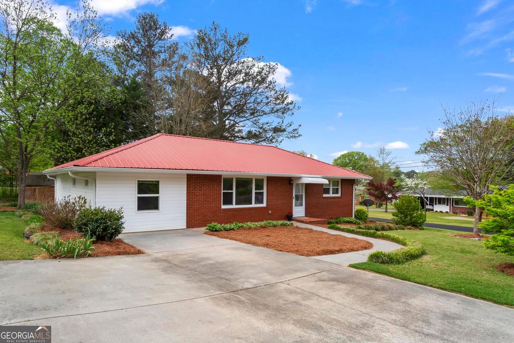 Photo of 1 Pine Crest Drive, Cartersville, GA 30120 (MLS # 10725707)