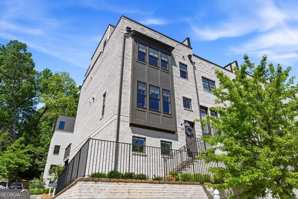 Photo of 1801 Huntington Hills Lane NW, Atlanta, GA 30309 (MLS # 10736408)