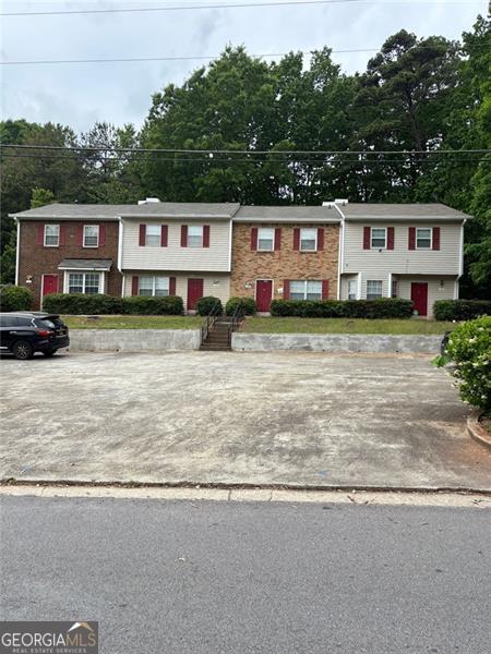 Corner Brick front traditional with Two Bedrooms and Two Full Baths Plus a Half Bathroom in a Great Snellville Location off of Highway 78! The spacious Home features a Gas Stove/Oven & a Living Room with a Fireplace. Two parking places! Close to Walmart and Public Transit. Snellville's New City Center & Gwinnett County has more Parks than any other County in Georgia. Enjoy Snellville's Festivals, Farmer's Markets, Shops, Town Green, and Biking Trails. Quick Drive to Stone Mountain Park or Decatur City Fun! Make an appointment in Showingtime.
