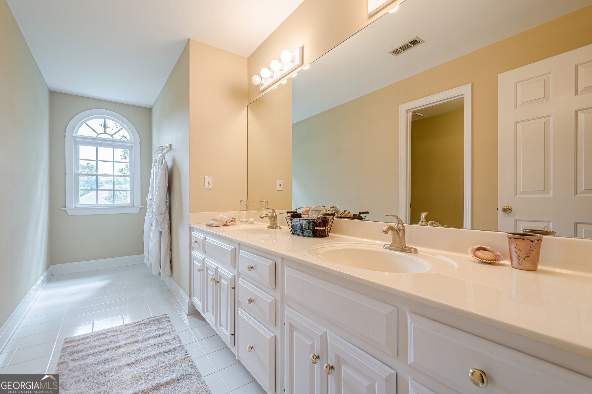 Cumming, Georgia 30040, United States, 4 Bedrooms Bedrooms, ,3 BathroomsBathrooms,Residential,Active,84097