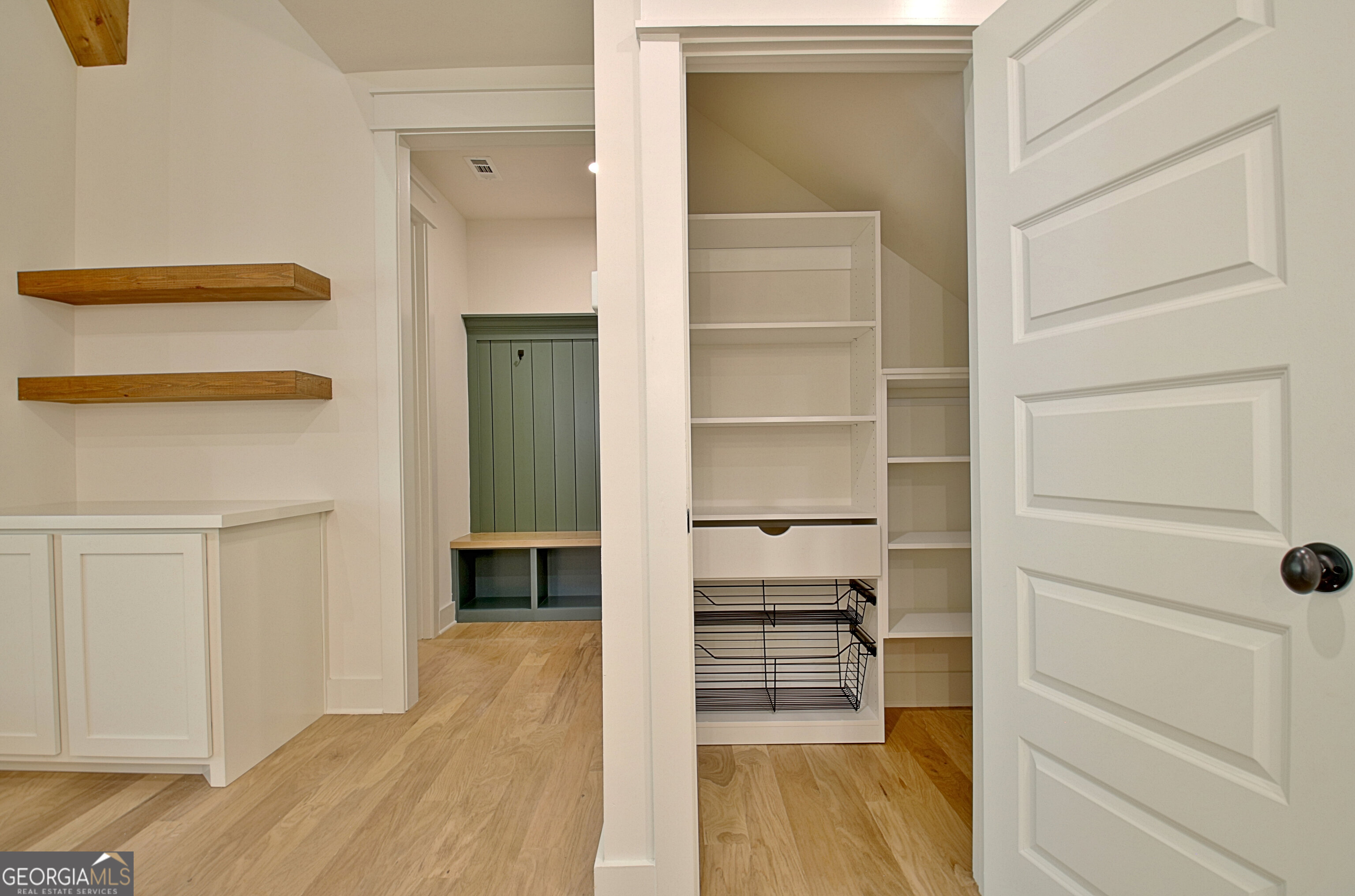 Moreland, Georgia 30259, United States, 4 Bedrooms Bedrooms, ,4 BathroomsBathrooms,Residential,Pending,78377