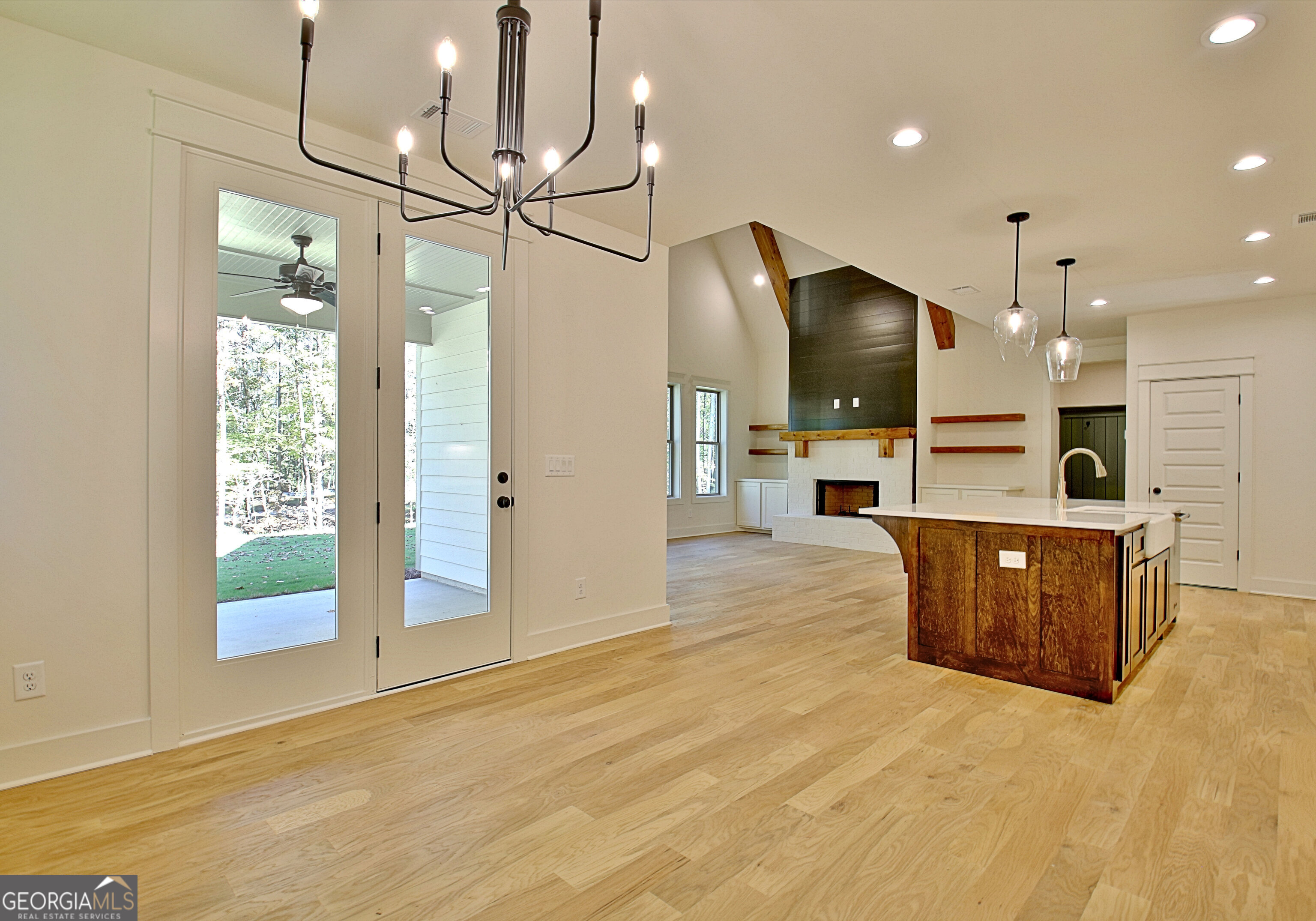 Moreland, Georgia 30259, United States, 4 Bedrooms Bedrooms, ,4 BathroomsBathrooms,Residential,Pending,78377