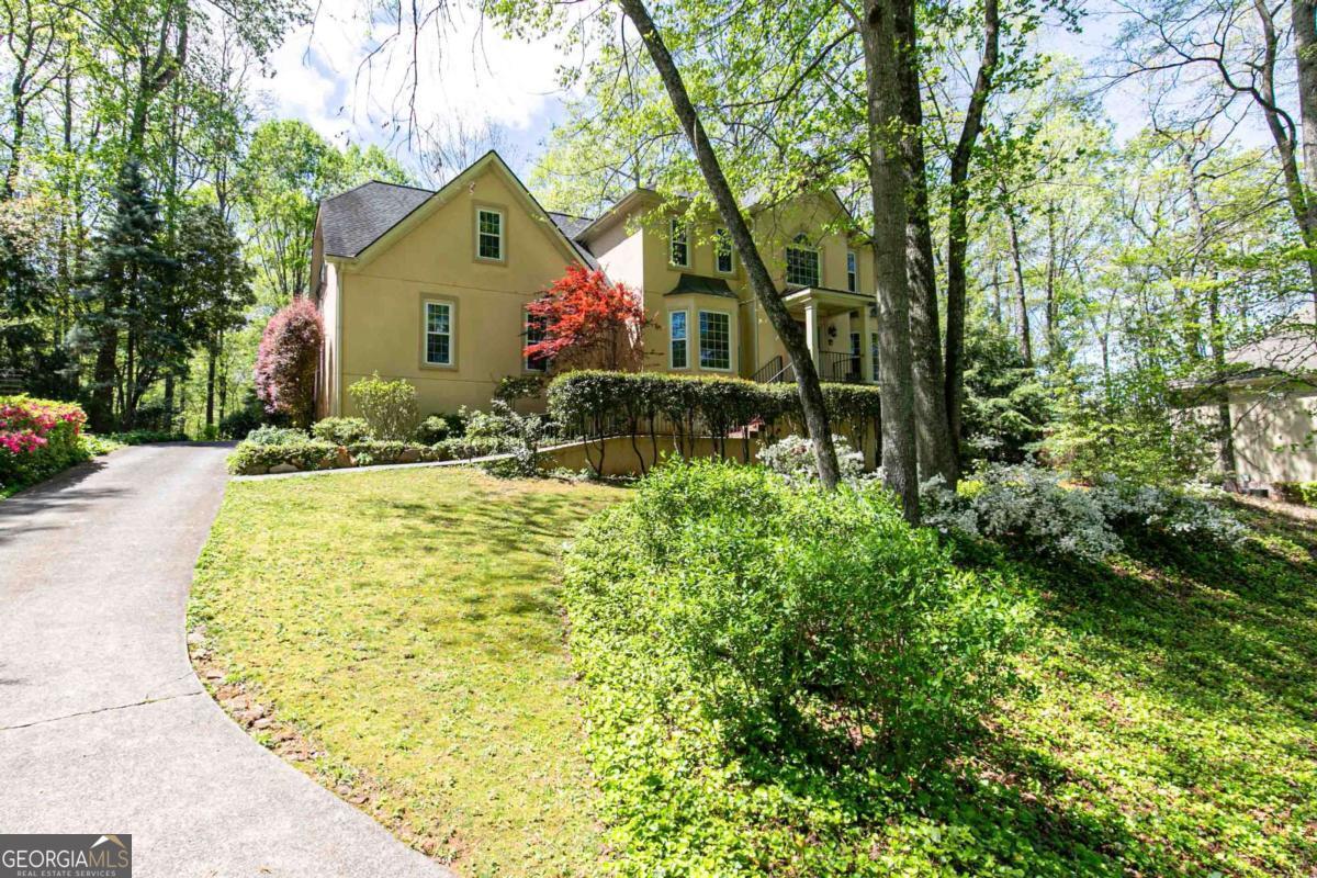 386 Collegiate DR