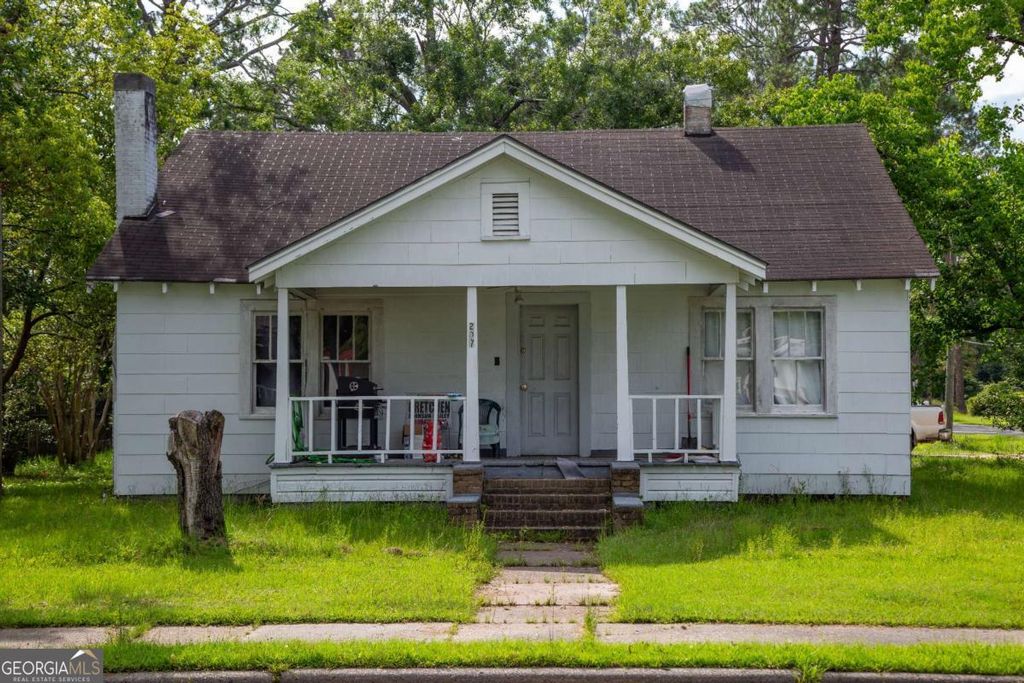 Photo of 207 Thomas Sreet, Baxley, GA 31513 (MLS # 10716874)