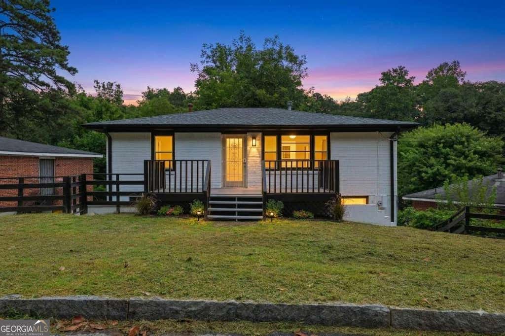 Photo of 111 Victor Circle NW, Atlanta, GA 30314 (MLS # 10825634)