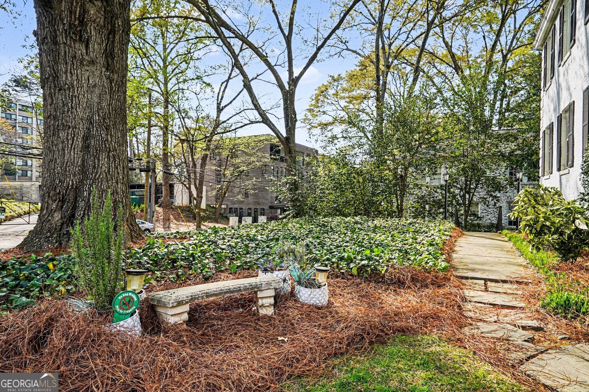 21 Peachtree Memorial DR NW 8