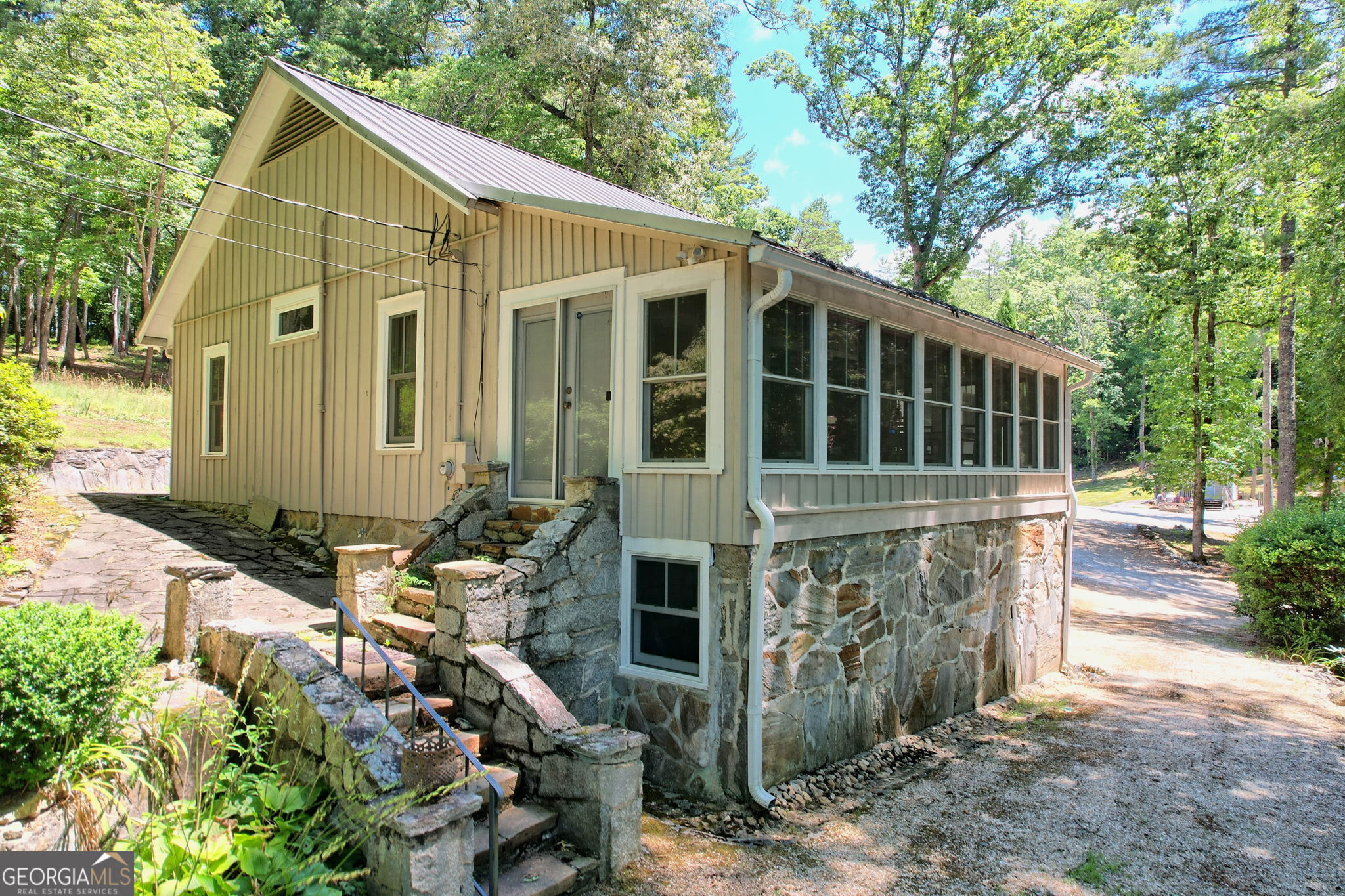 208 Colony RD