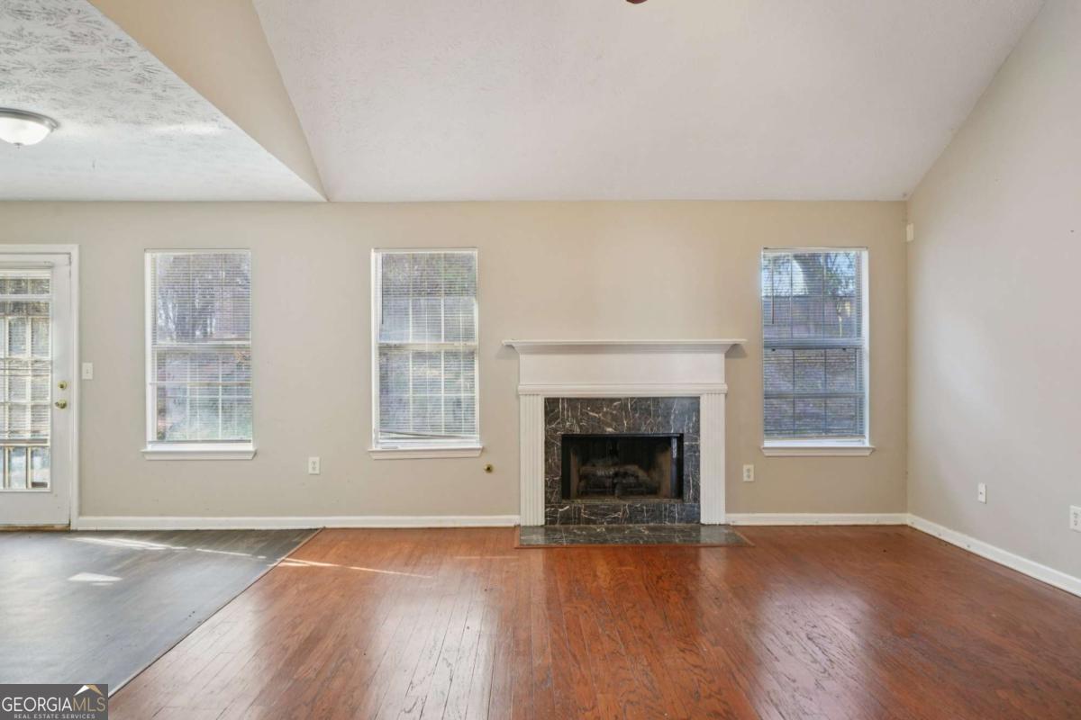 1443 Pebble Ridge LN