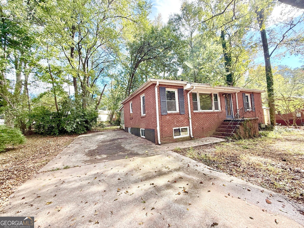 Photo of 1948 Oak Valley Road, Decatur, GA 30035 (MLS # 10880643)