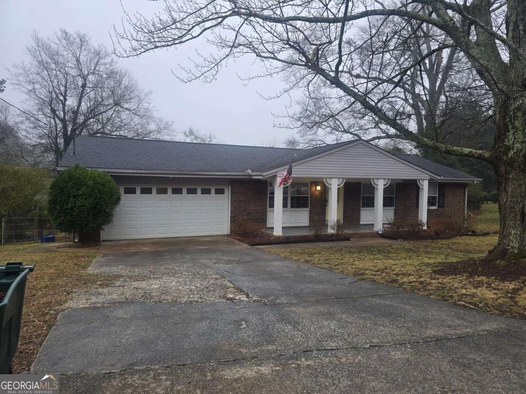 Photo of 809 College Street, Carrollton, GA 30117 (MLS # 10666127)