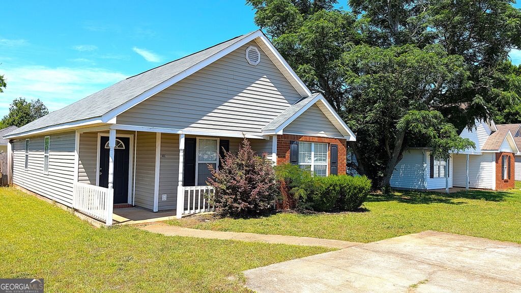 Photo of 210 Strawbridge Lane, Bonaire, GA 31005 (MLS # 10758109)