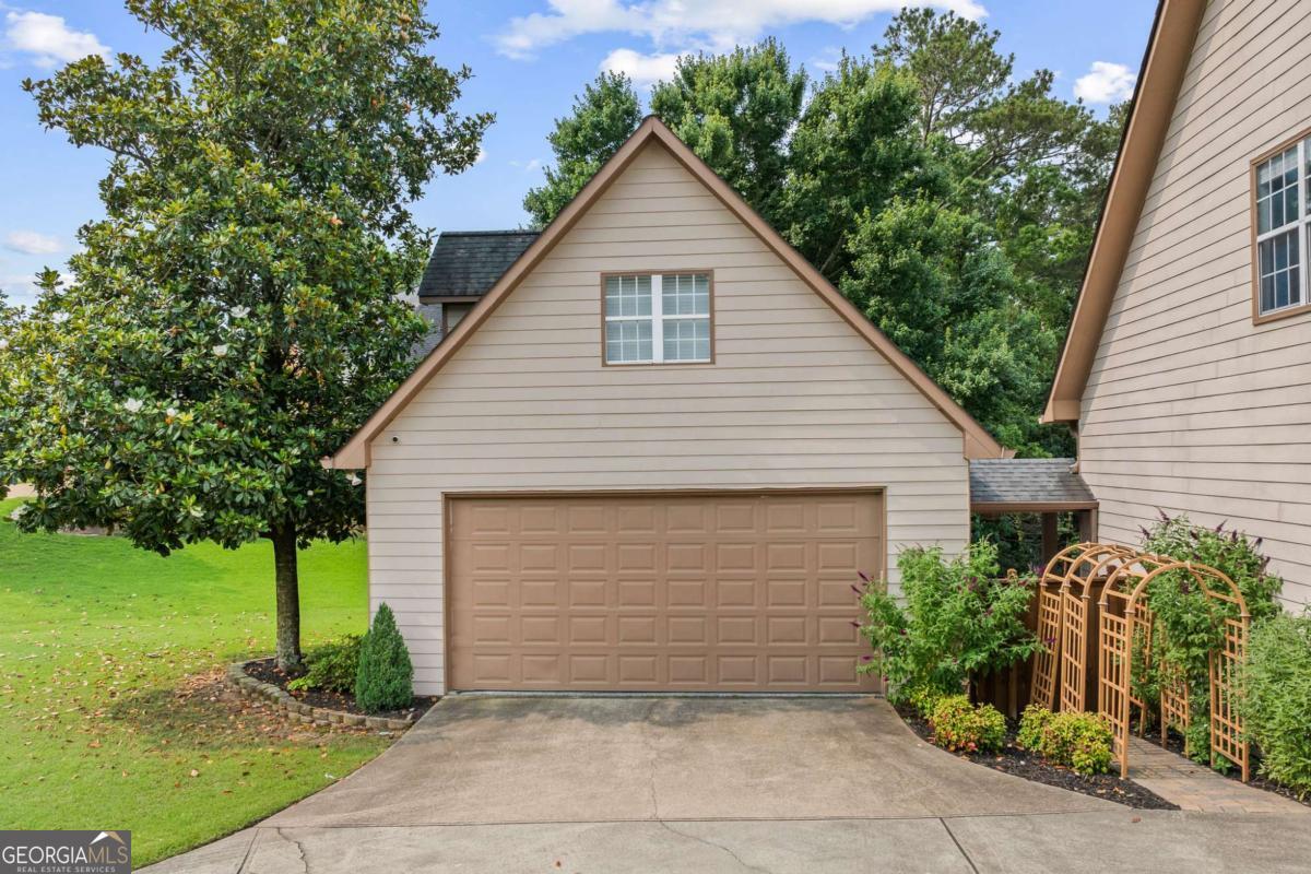 435 Ruby Forest PKWY
