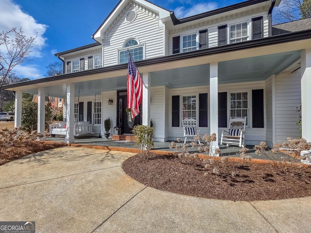 Photo of 6084 Fairlong Point NW, Acworth, GA 30101 (MLS # 10703205)