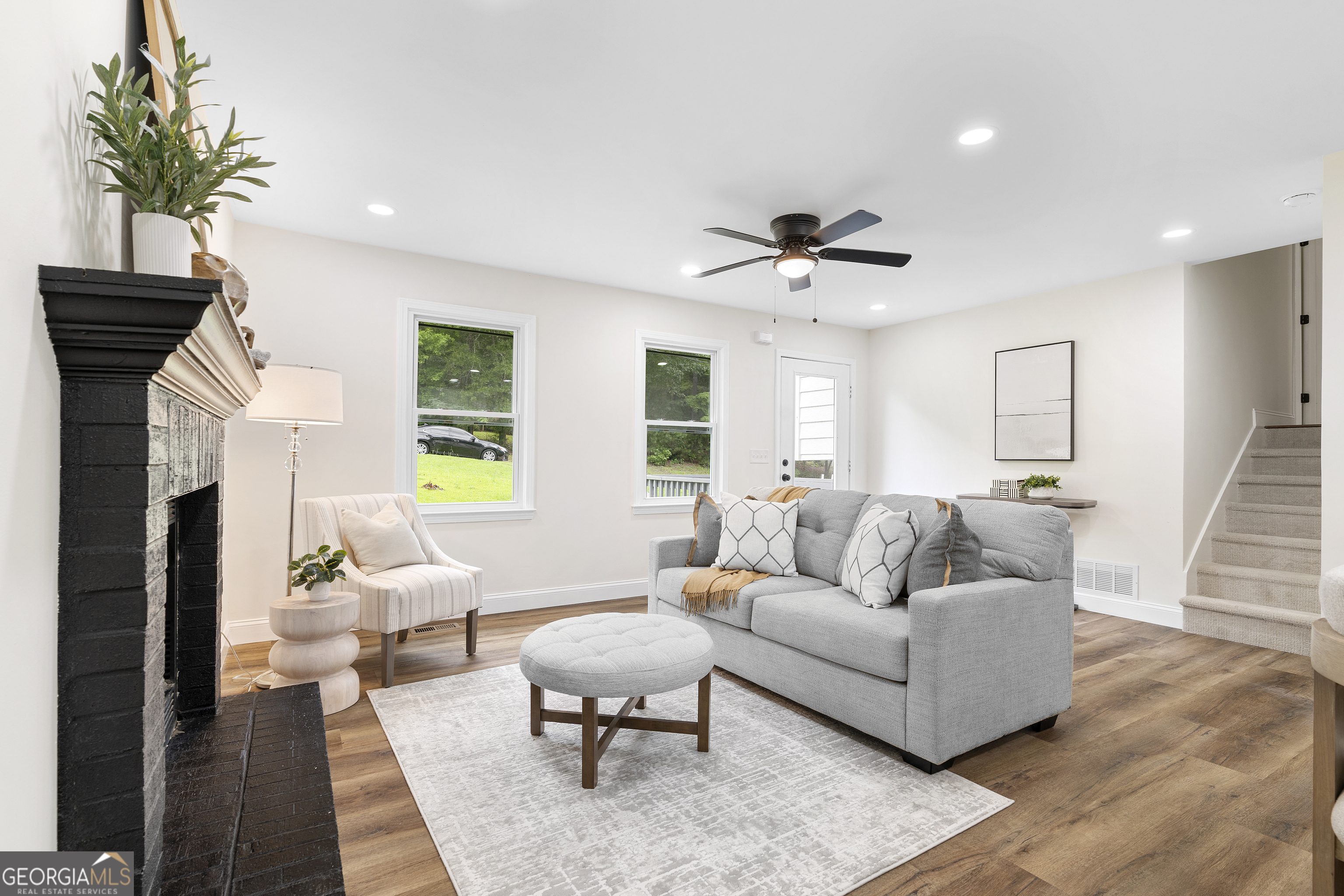 195 Beverly Park CT
