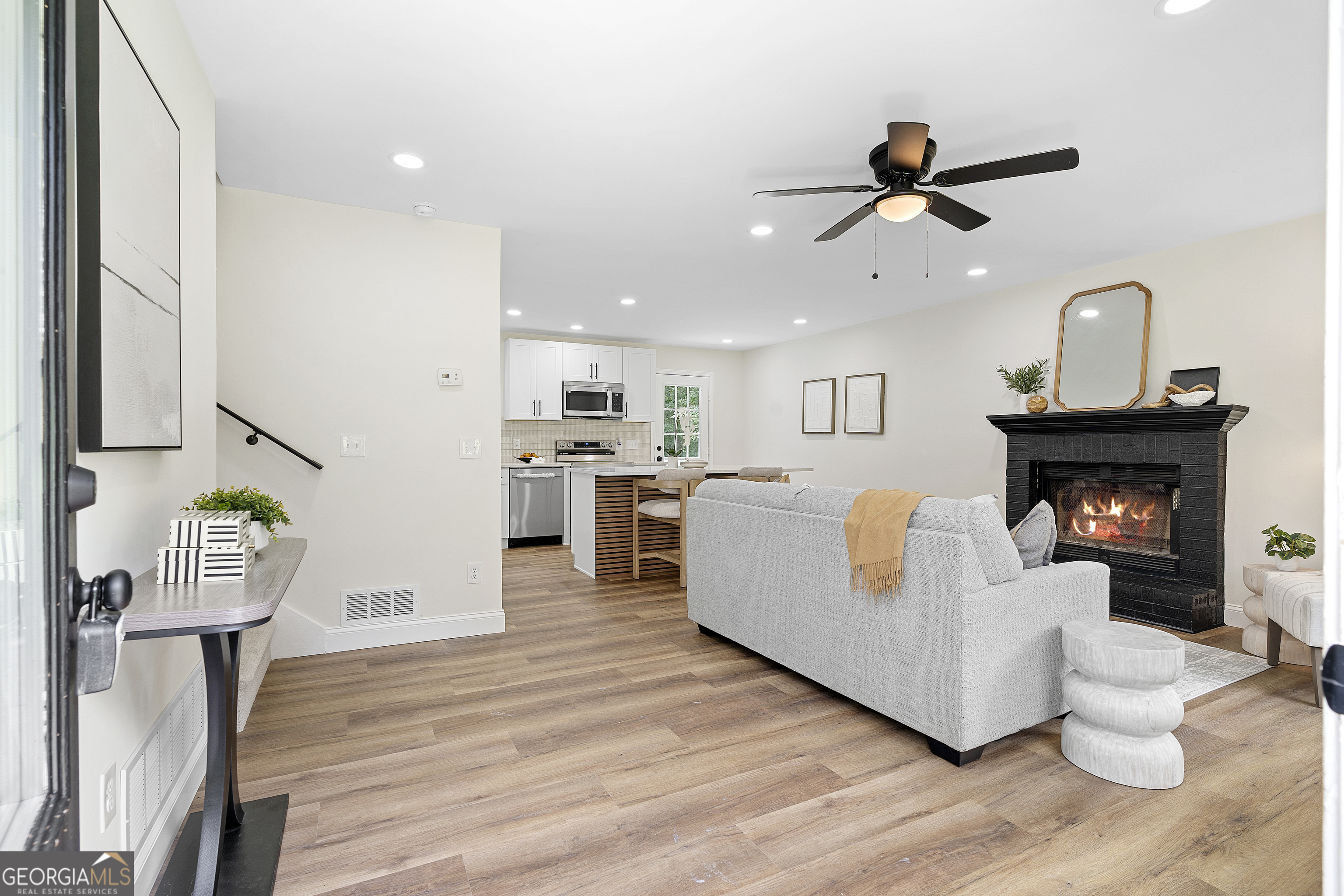 195 Beverly Park CT