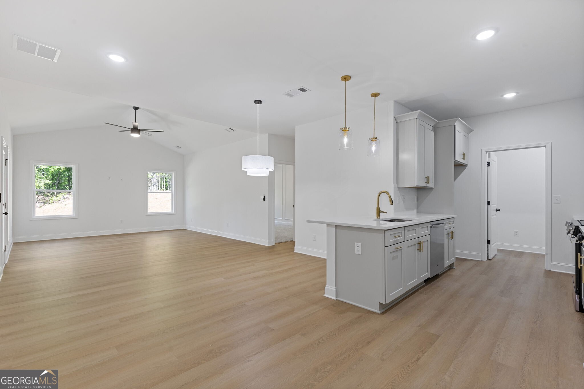 1408 Campbell RD