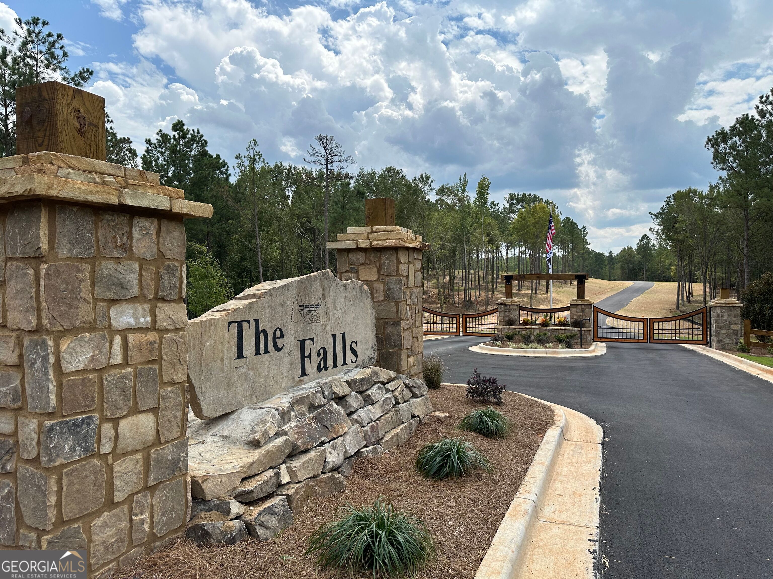302 WIND ROCK RDG