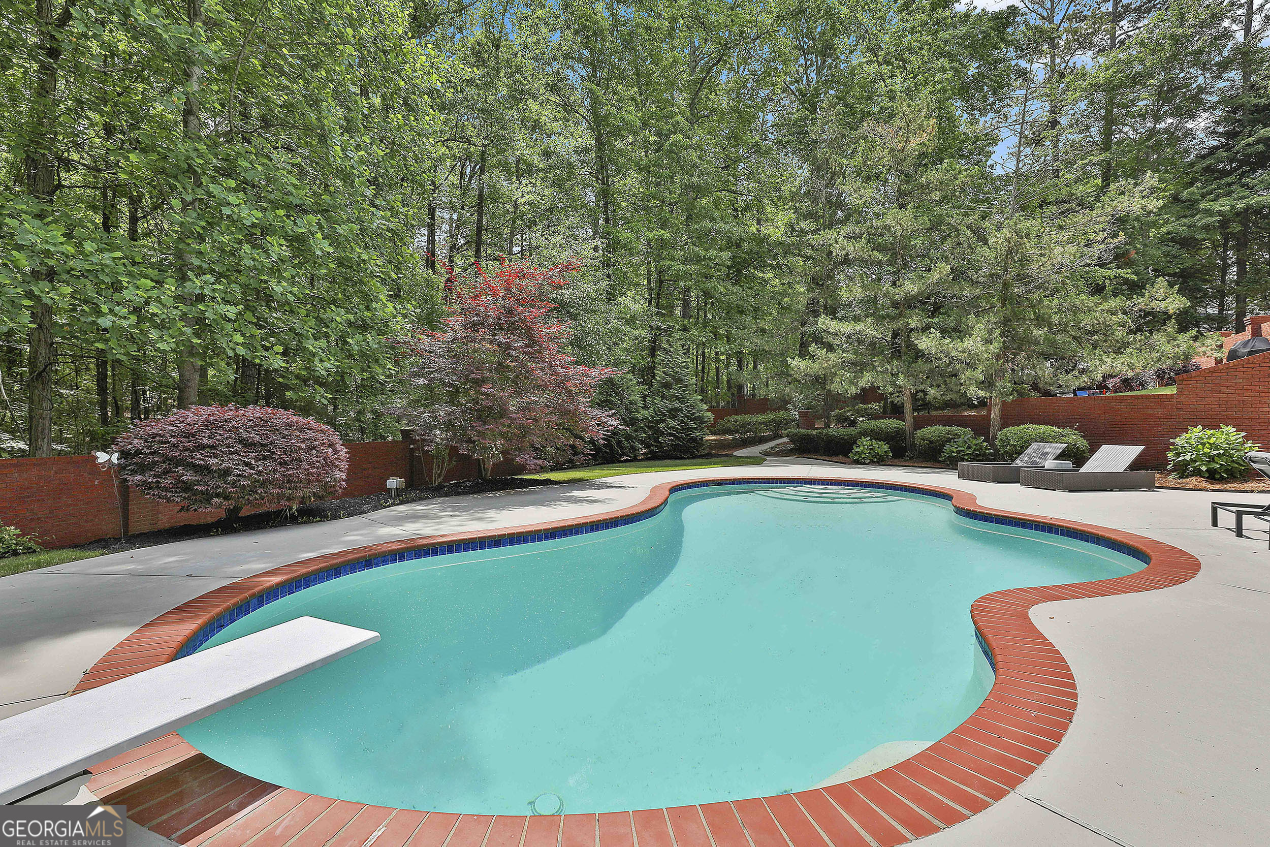 602 Embassy CT
