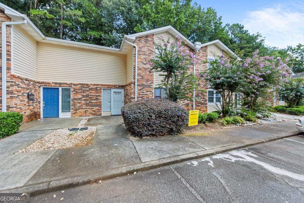 Exciting Opportunity to own this stunning 4-bedroom, 3-bathroom townhome. Fully remodeled and move-in ready. Located just minutes from downtown Atlanta, The Battery, Marietta Square and shopping and restaurants within walking distance. Enjoy hassle-free living with an HOA that covers exterior maintenance, water, sewer, and trash.