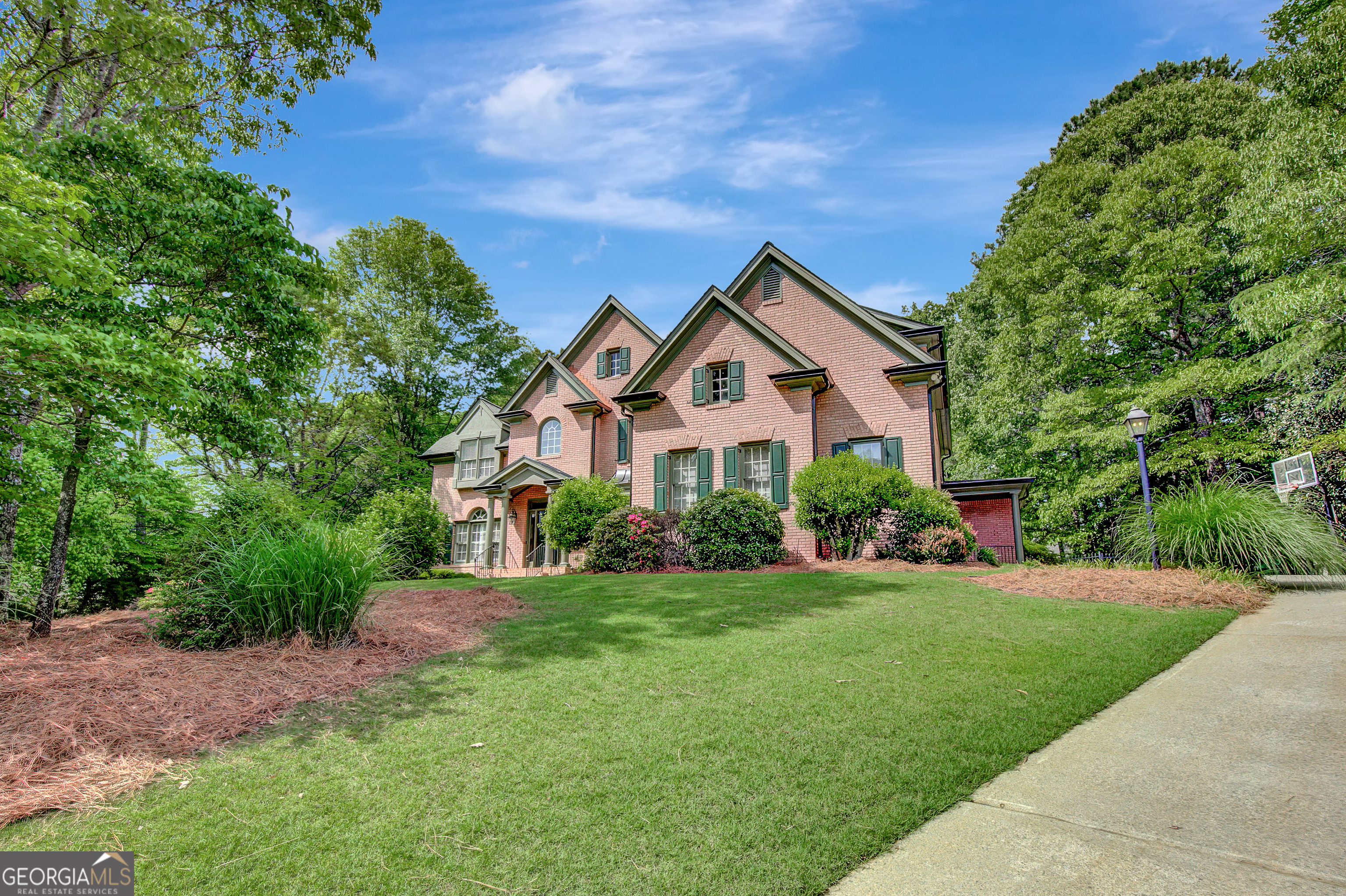 710 Hallbrook CT