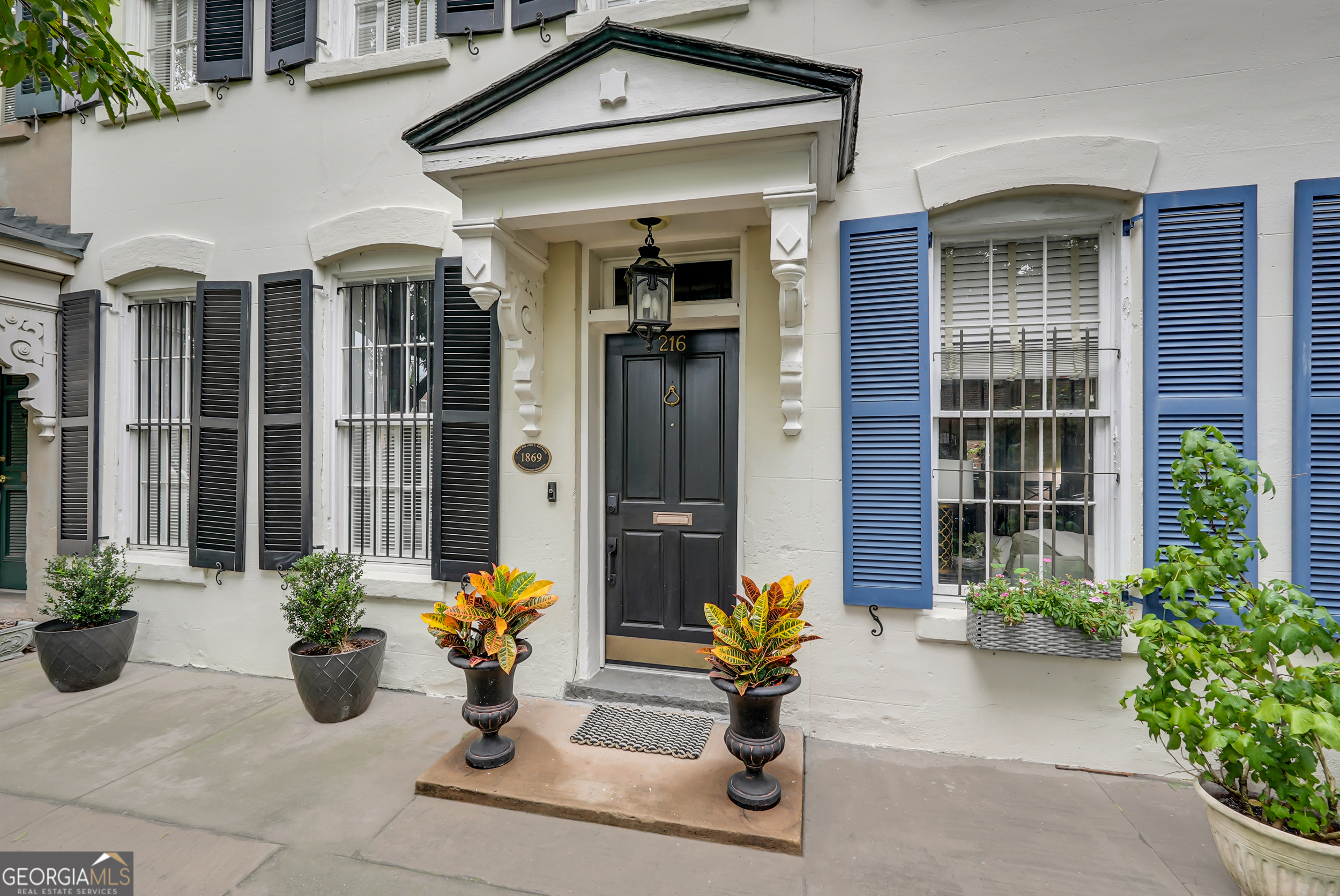 216 W Gaston ST