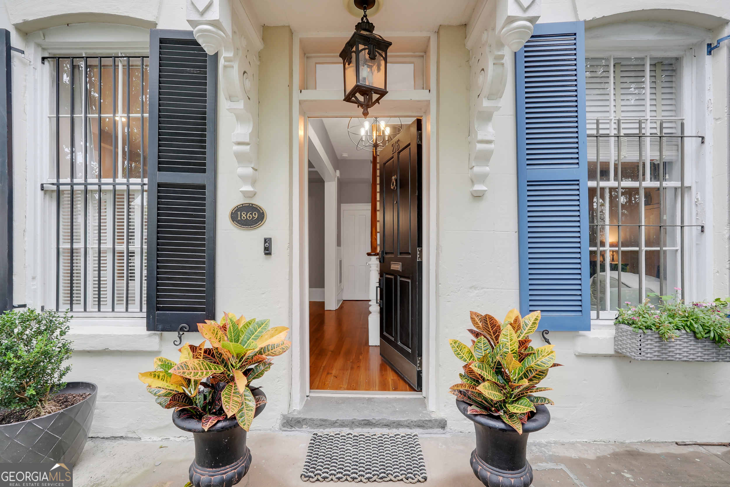 216 W Gaston ST