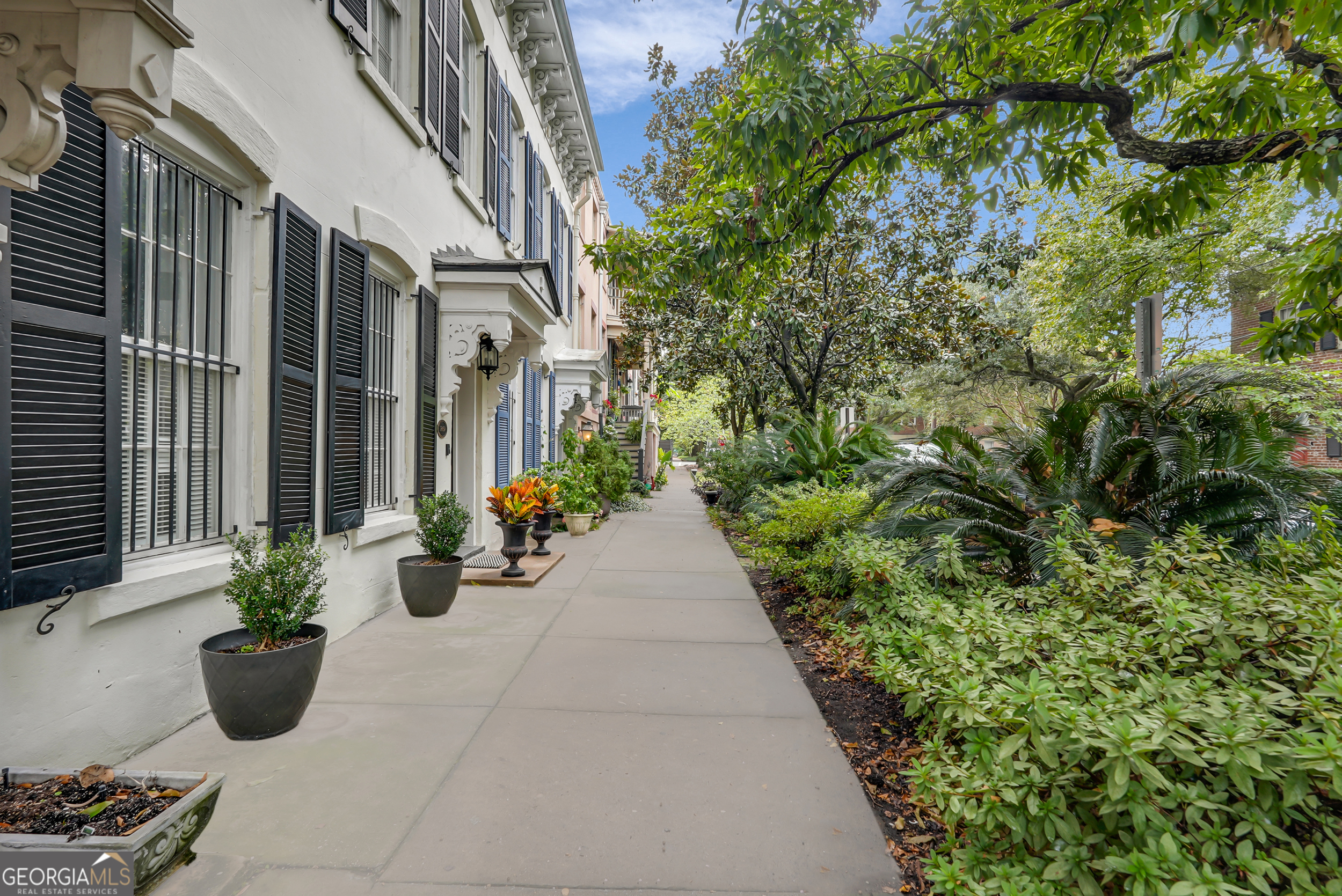 216 W Gaston ST