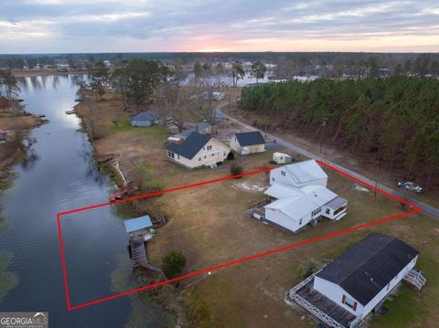 A home in Baxley