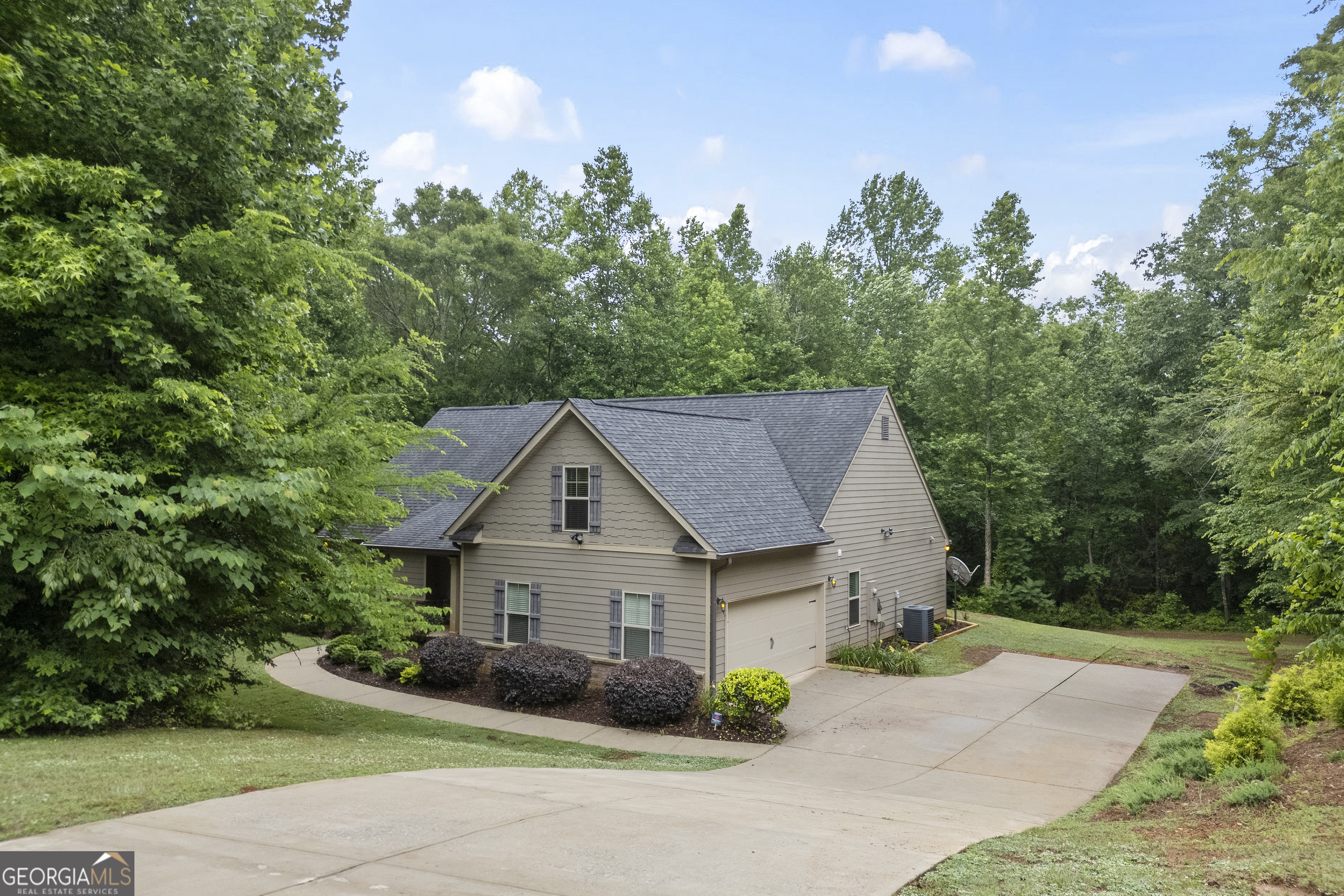 717 Oconee LN