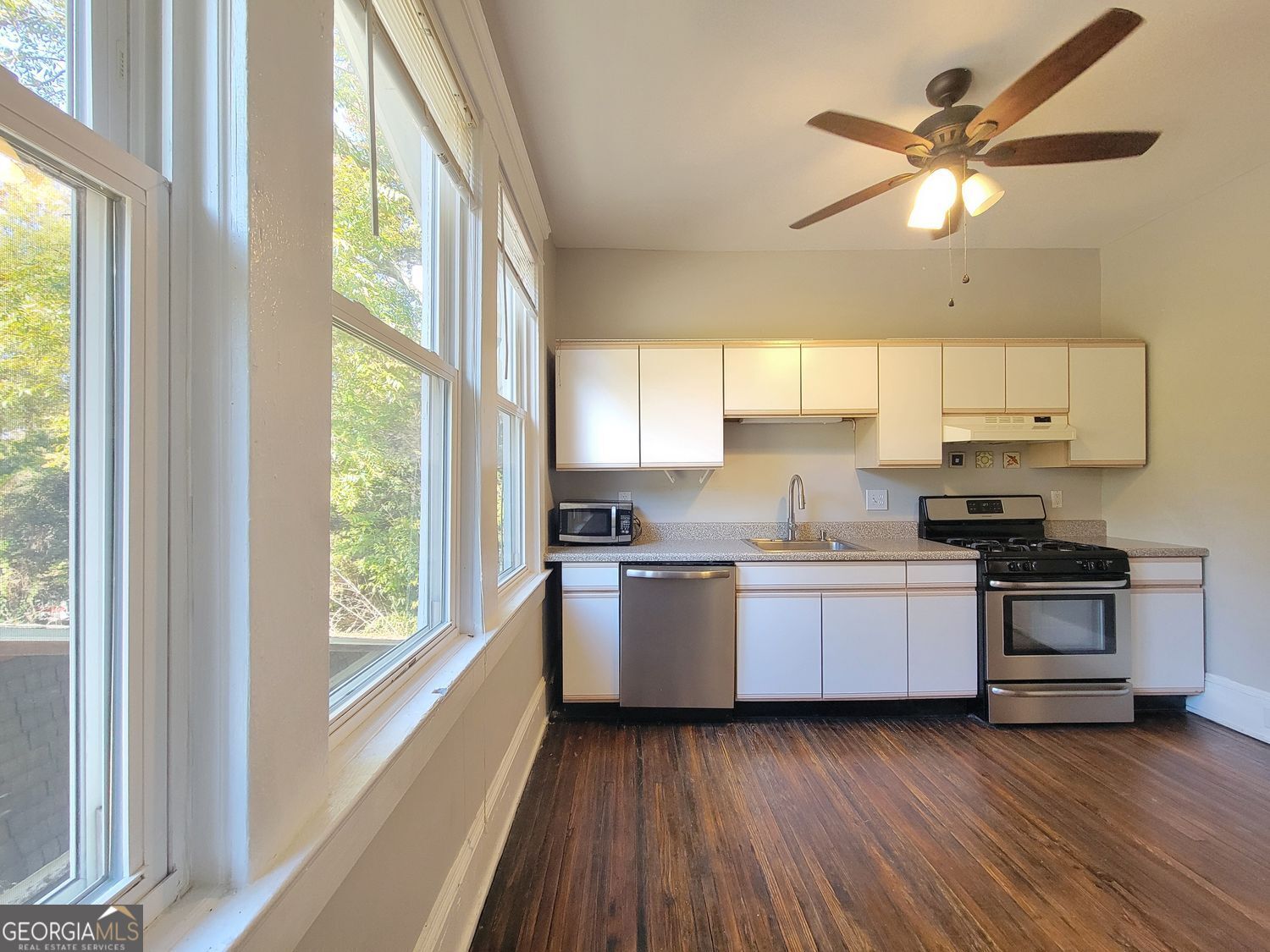 976 Delaware AVE SE 2