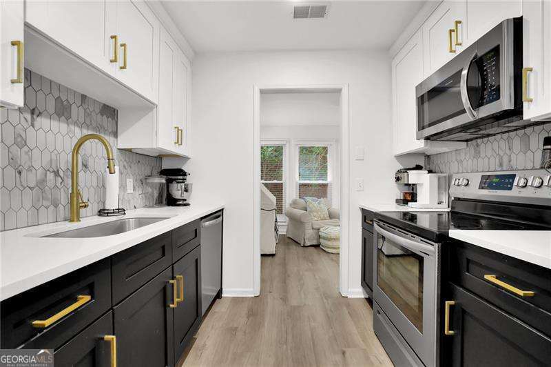 3113 Lake Pointe CIR