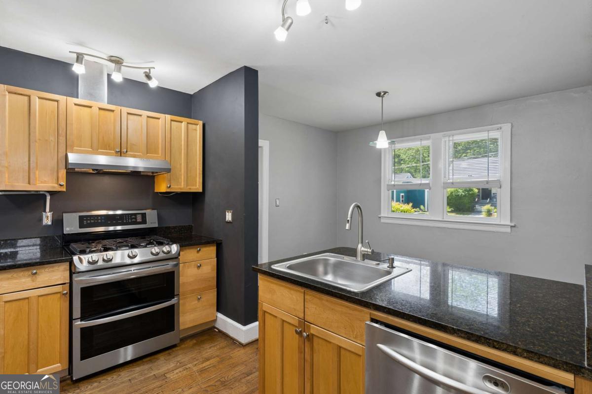404 Blake AVE SE