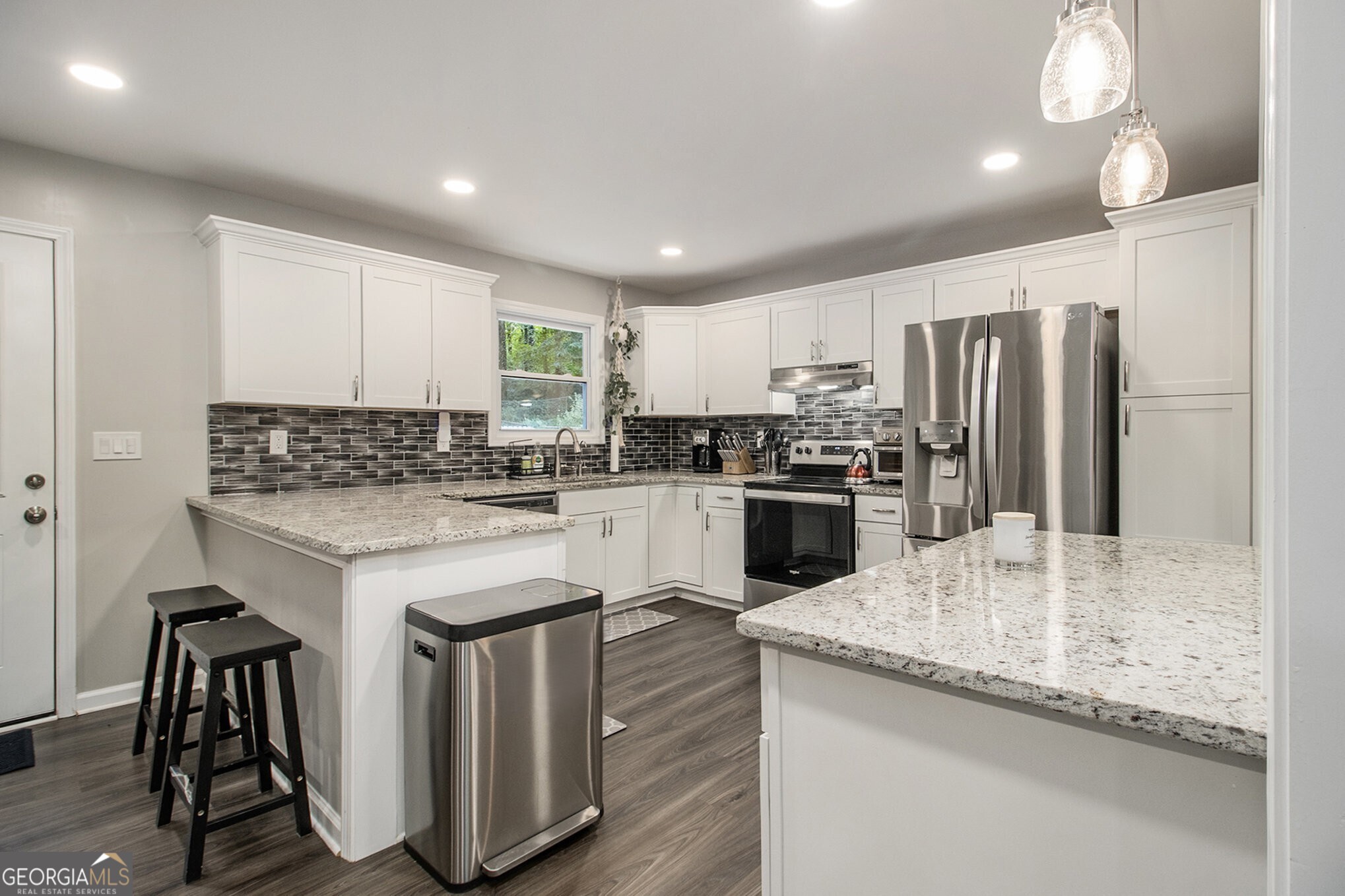 3295 Artesia DR