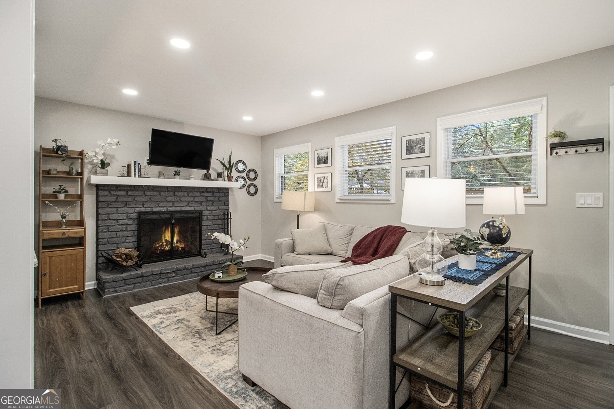 3295 Artesia DR