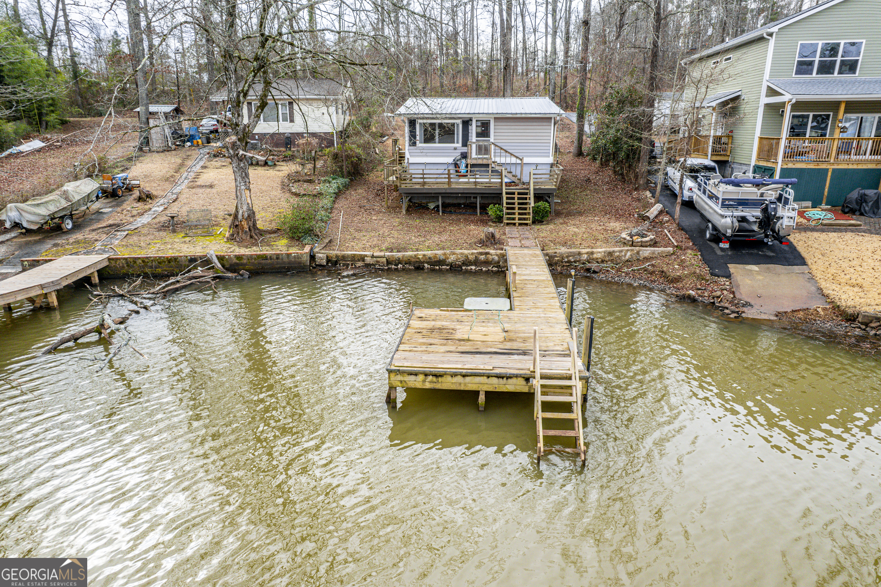 126 Elizabeth CIR