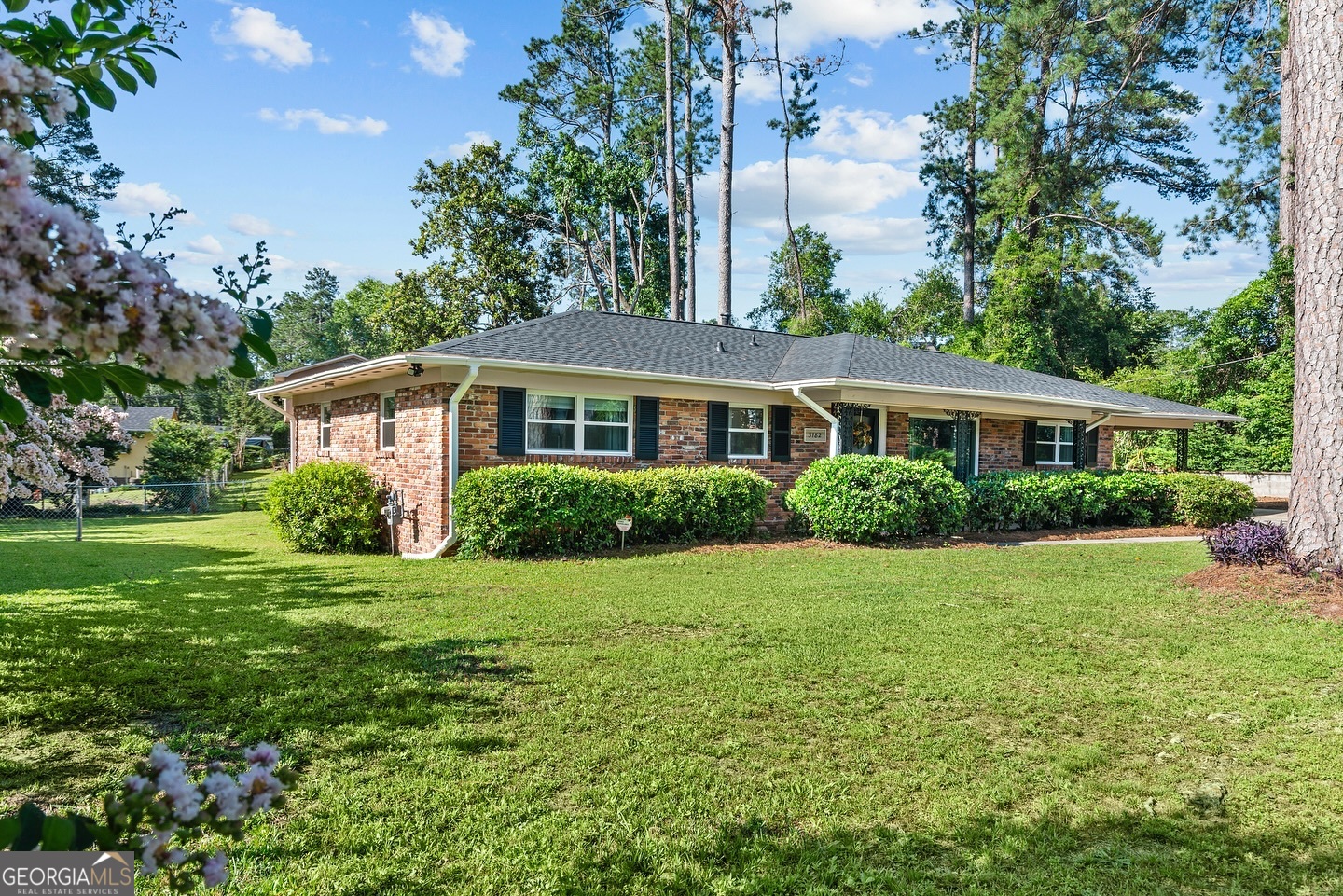 3182 Willow Creek RD