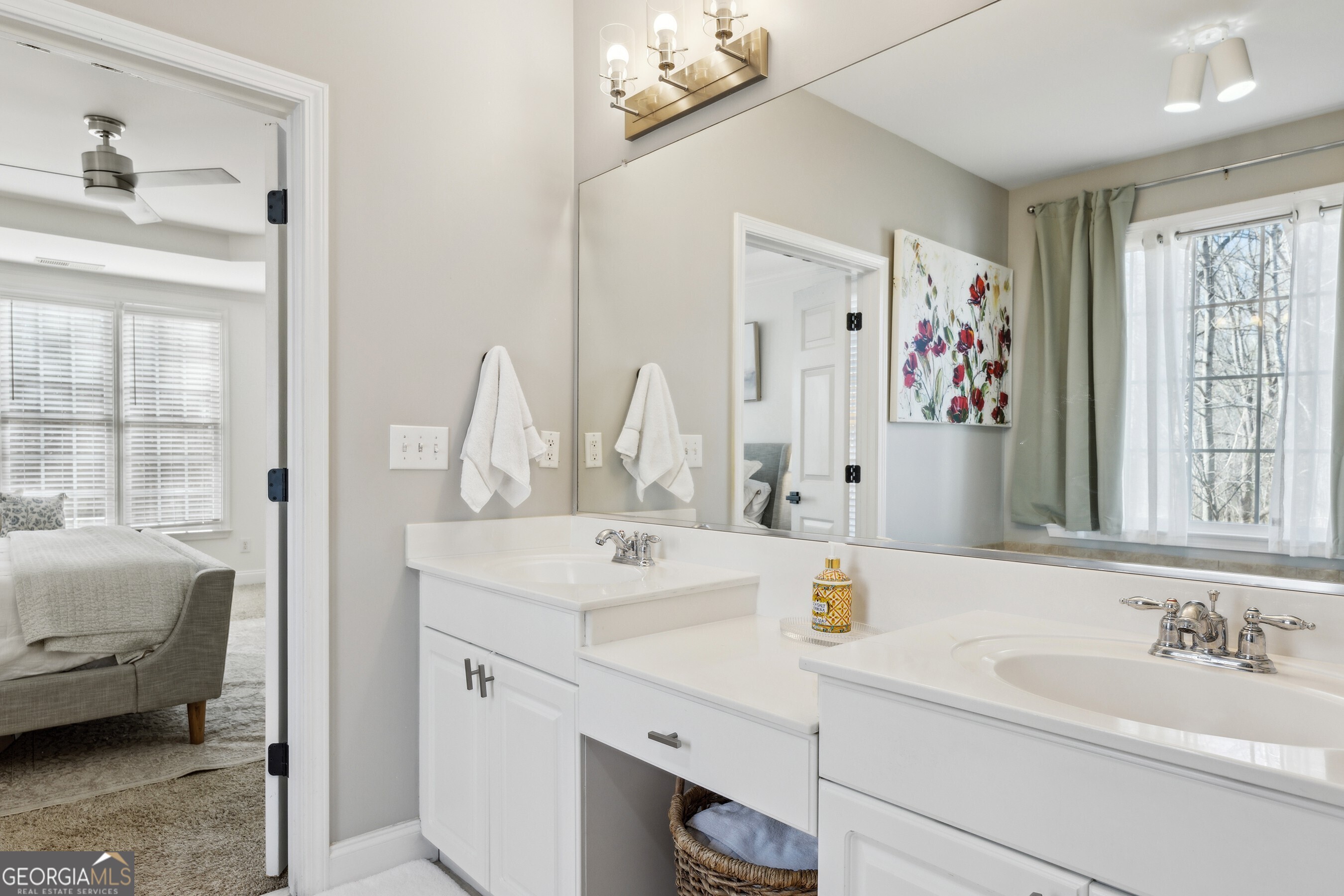 Lakefield Manor - Residential