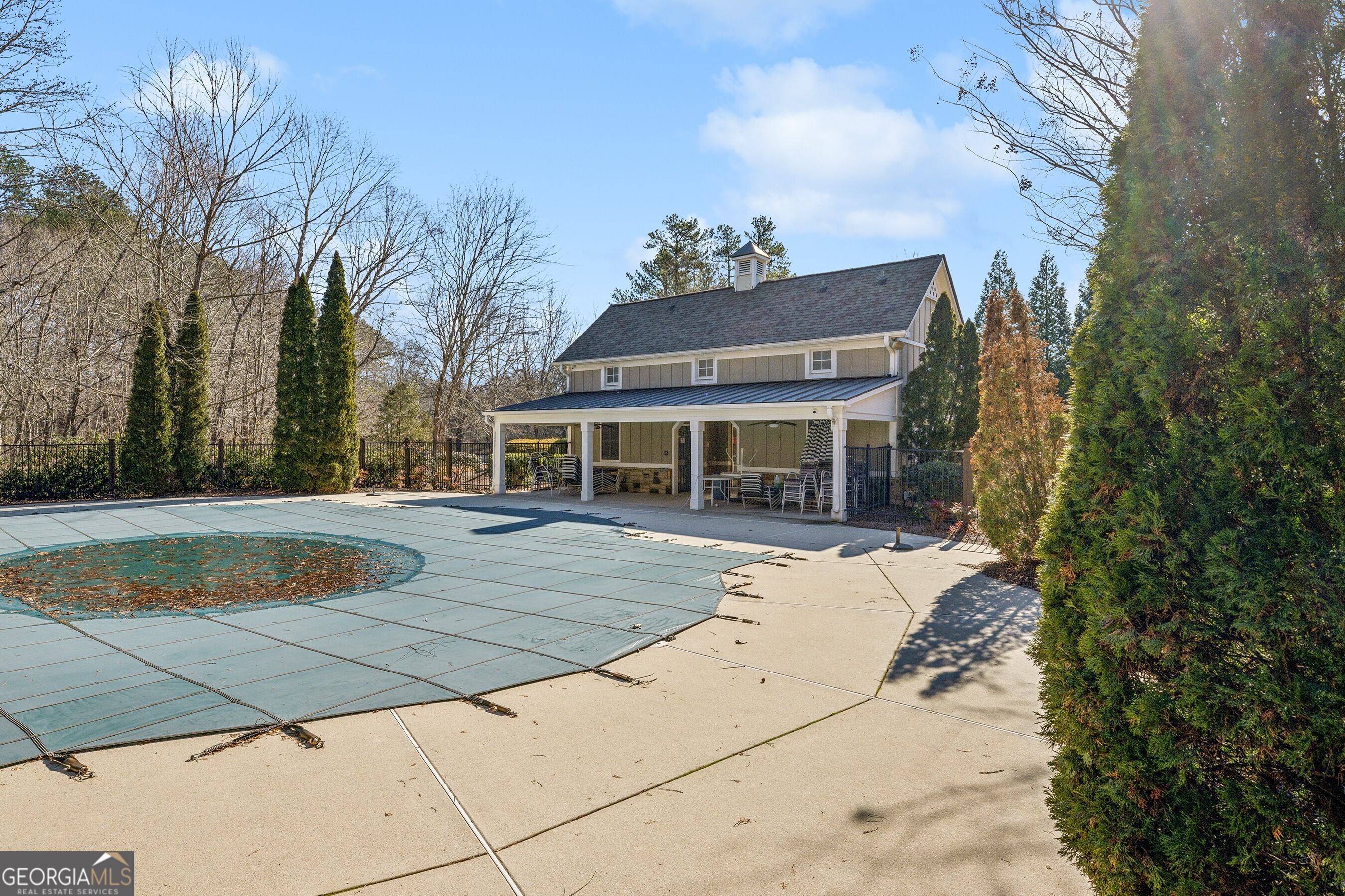 Lakefield Manor - Residential