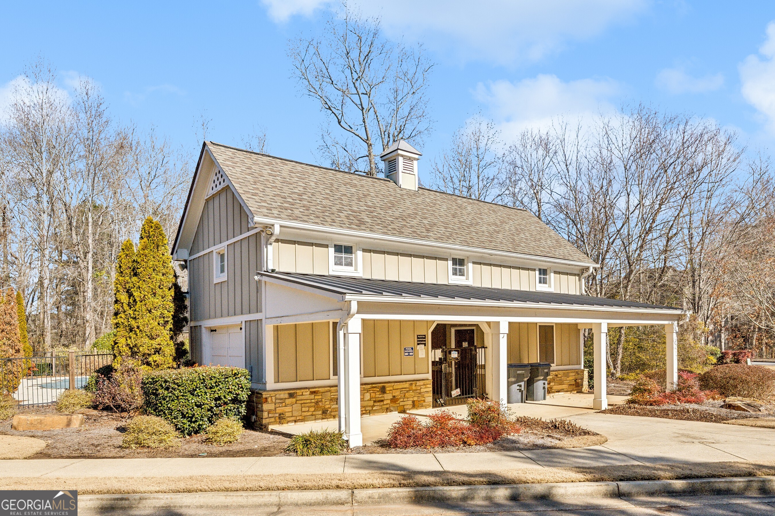 Lakefield Manor - Residential