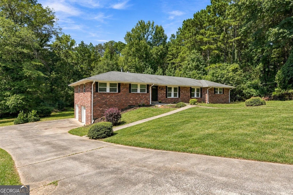 Photo of 4195 Valley Lake Terrace SW, Atlanta, GA 30349 (MLS # 10853086)