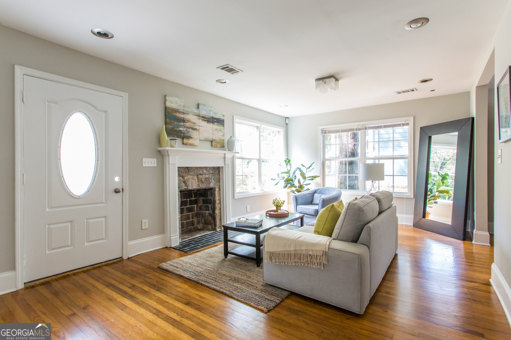 352 Elvira ST SE