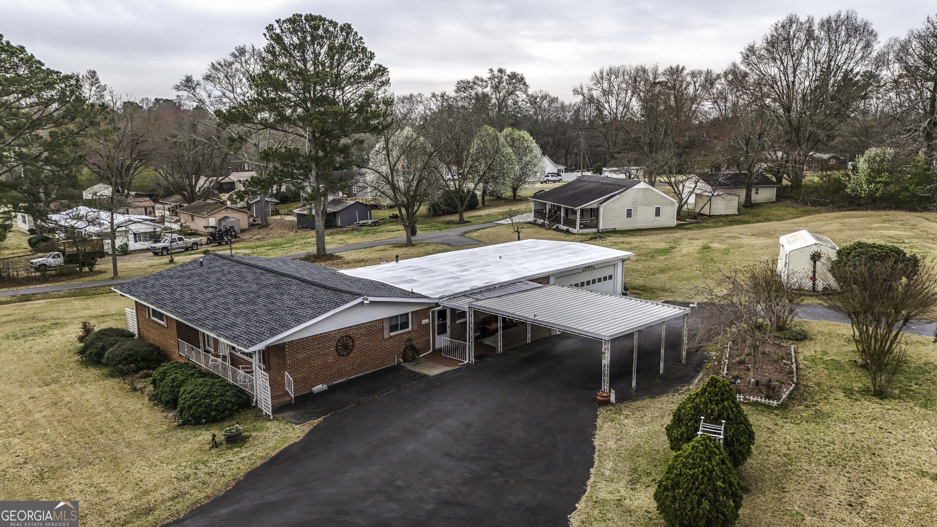 902 Highway 27 N