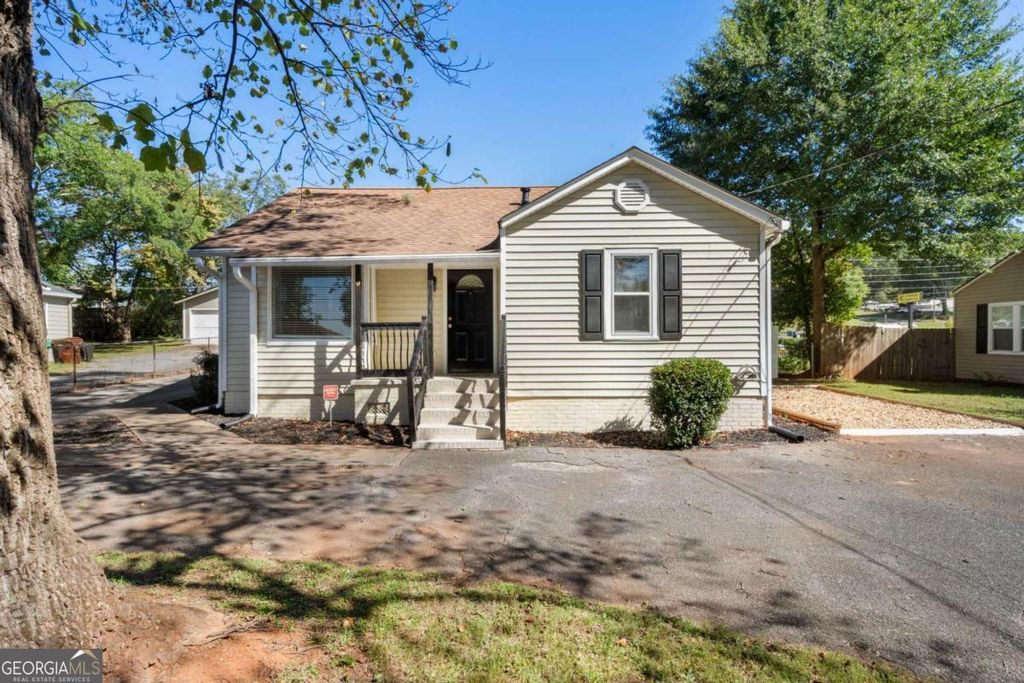 Photo of 120 MAYBELLE Street, Cartersville, GA 30120 (MLS # 10624944)
