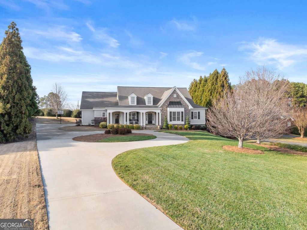 Photo of 4529 Montclair Circle, Gainesville, GA 30506 (MLS # 10668113)