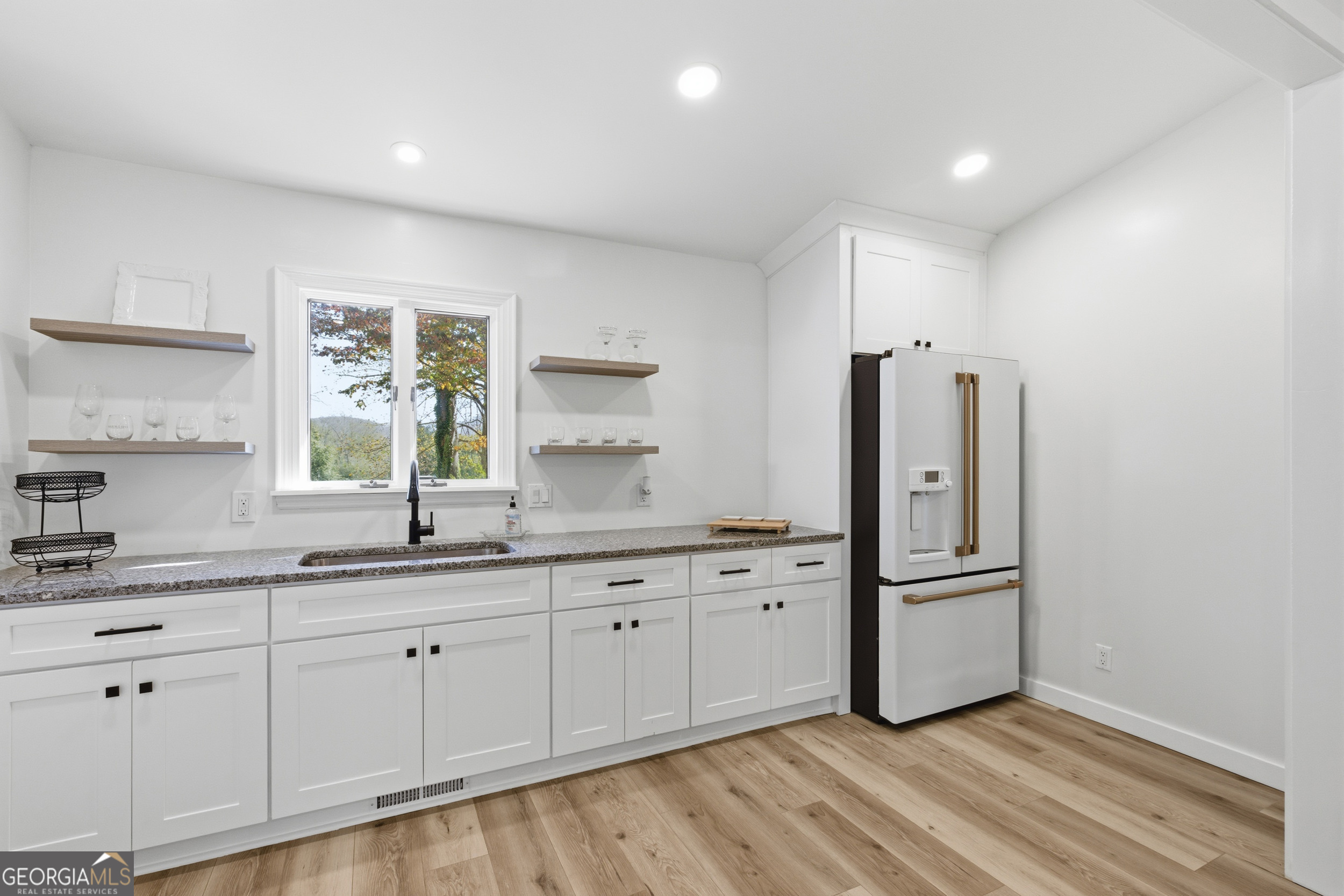 Rabun Gap, Georgia 30568, United States, 4 Bedrooms Bedrooms, ,3 BathroomsBathrooms,Residential,Active,253303