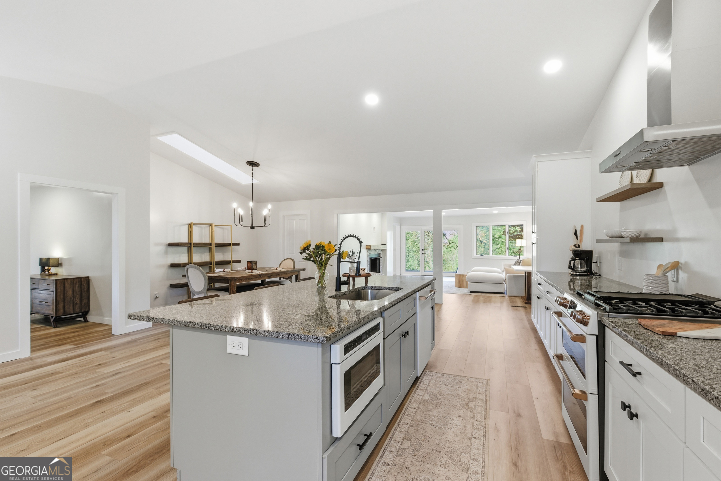 Rabun Gap, Georgia 30568, United States, 4 Bedrooms Bedrooms, ,3 BathroomsBathrooms,Residential,Active,253303